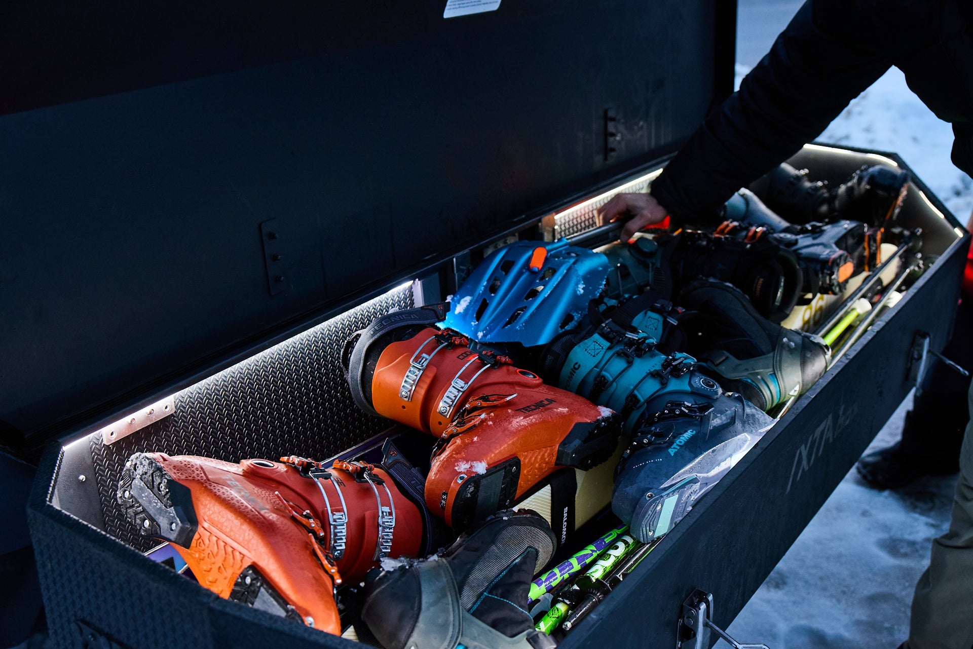 Dakkoffer inpaktips: Waarom een trekhaakbox meer ruimte biedt